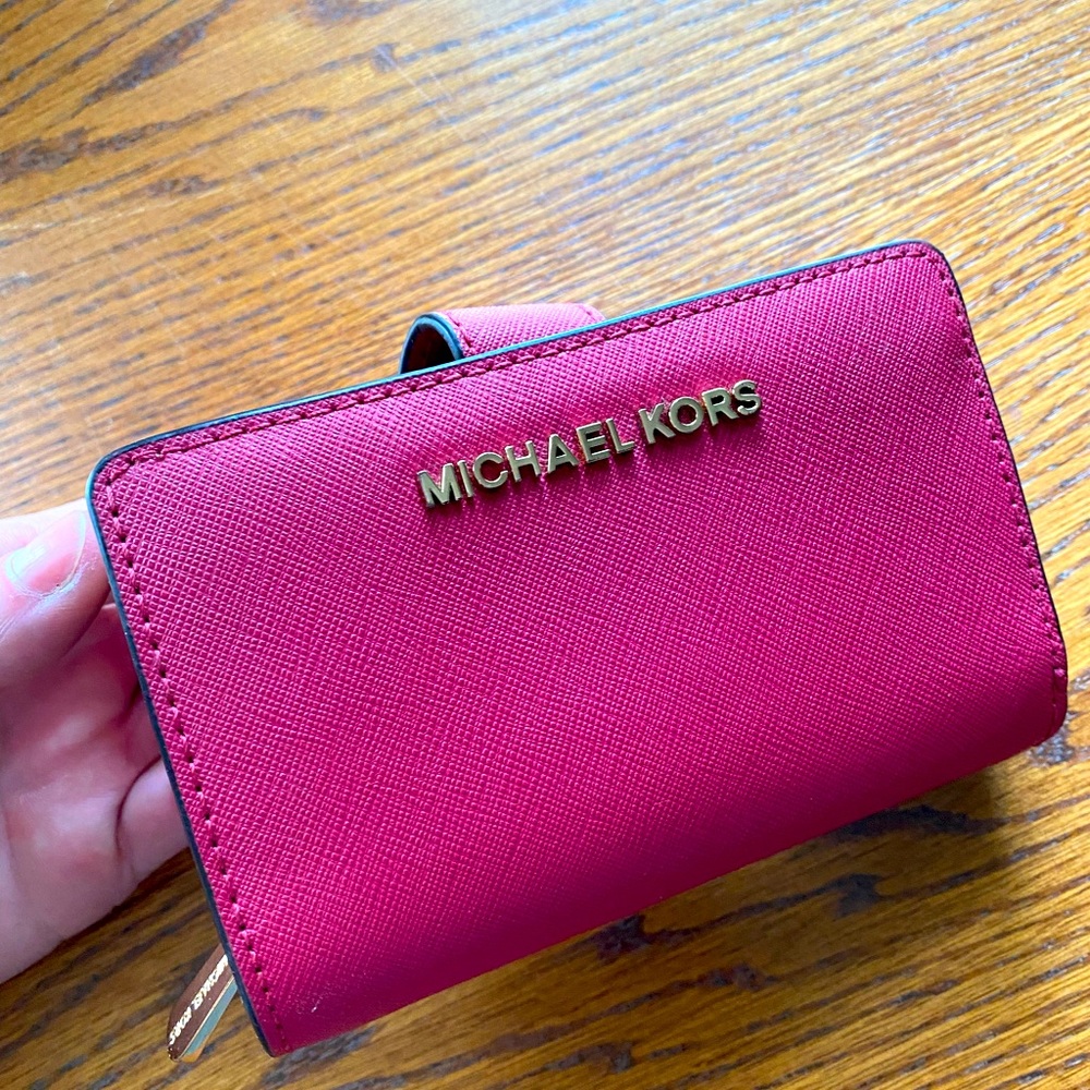 Michael kors wallet pink